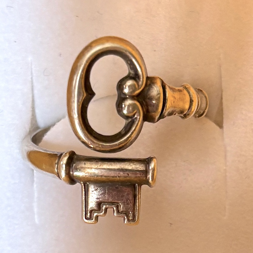 Rare Vintage Sterling AVON Skeleton Key Ring